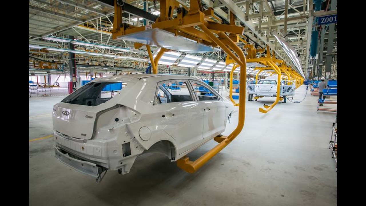 Entrevista: Presidente da Anfavea, Luiz Moan fala de crise, governo e preço do carro