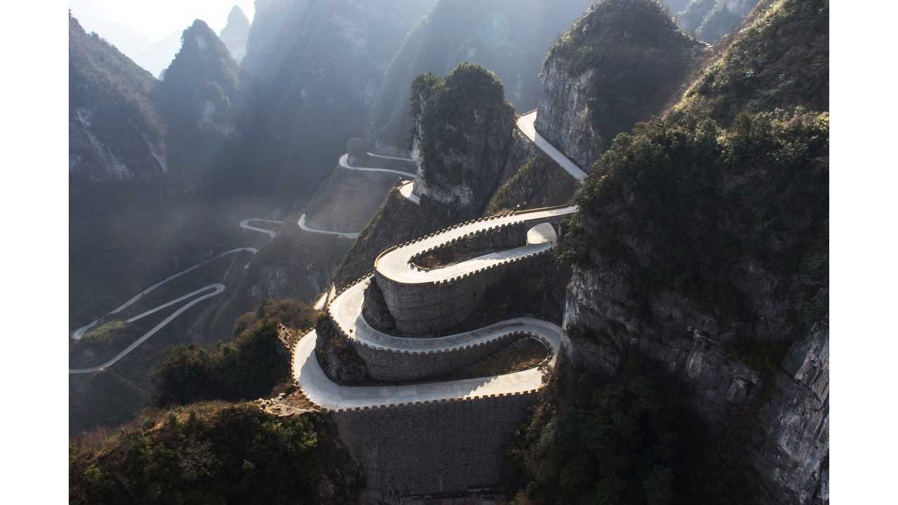 “China Challenge”: The Volkswagen ID. R on the “Road to Heaven”
