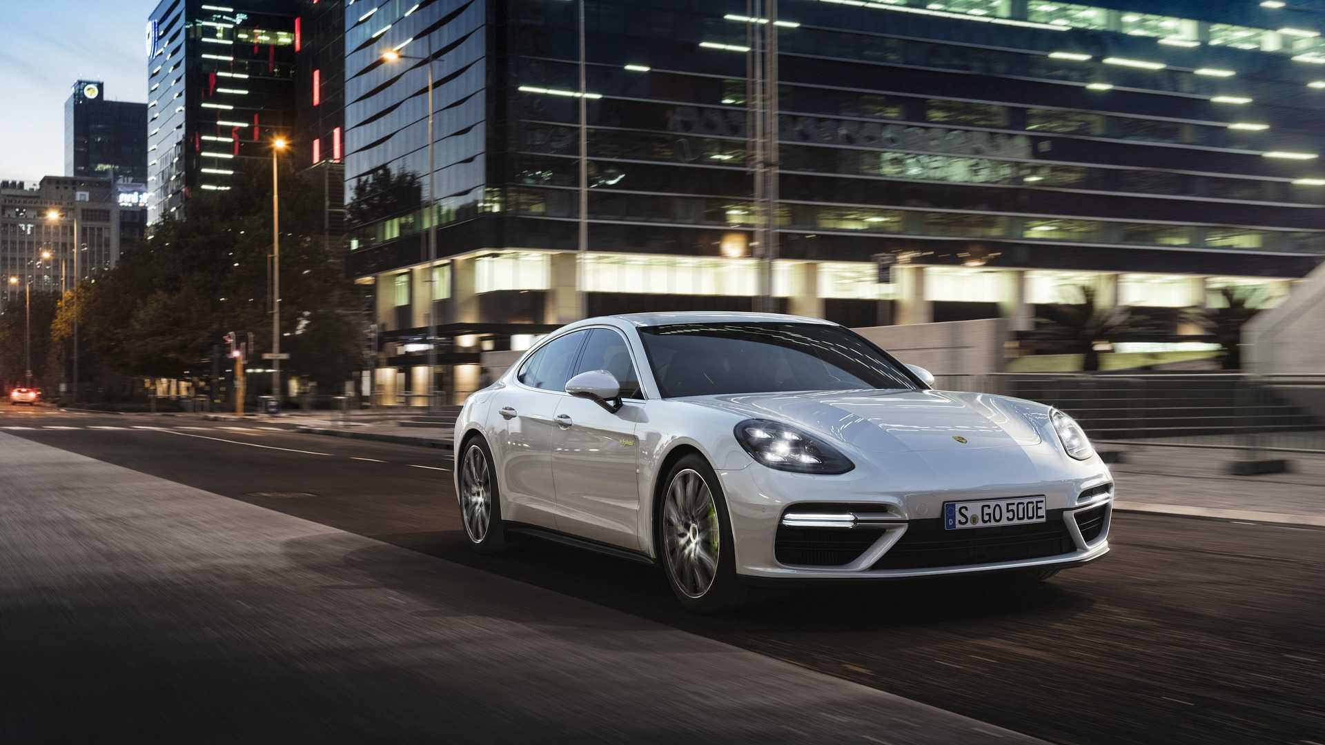 2018 Porsche Panamera Turbo S E Hybrid Cranks Out 680 Hp Features 2018 Porsche Panamera Turbo S E Hybrid Cranks Out 680 Hp Features 14 1 Kwh Battery