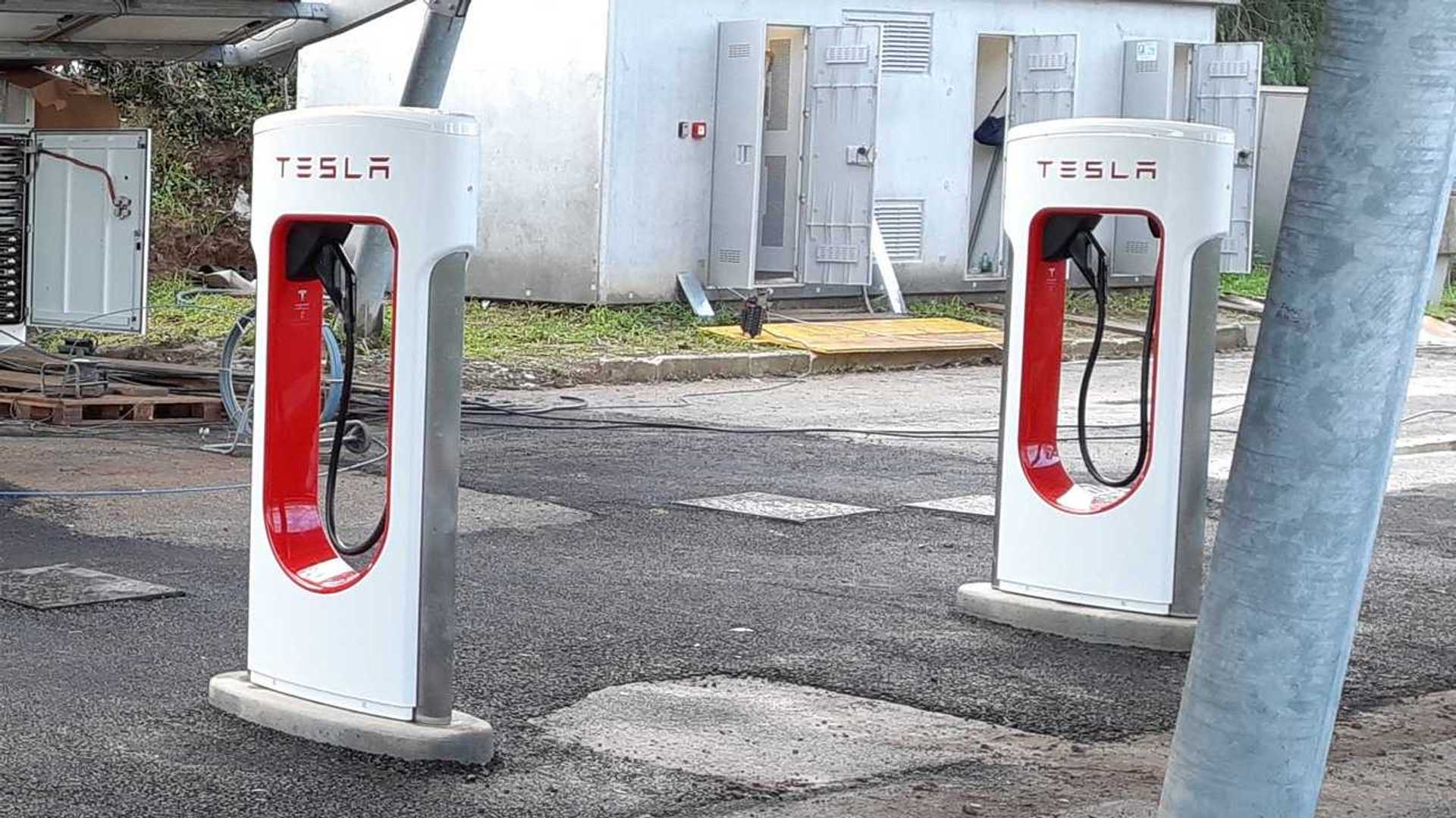 Cresce (e tanto) la rete Supercharger in Europa i numeri di Tesla