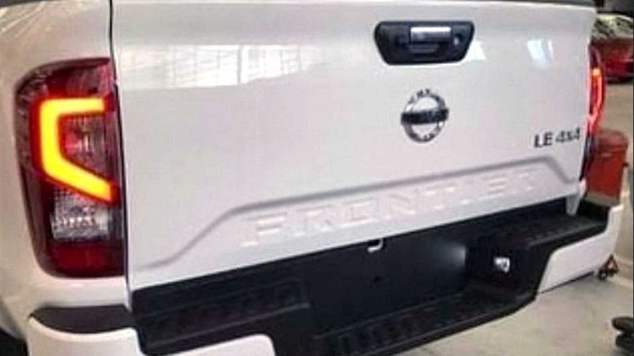 Nissan Frontier reestilizada - Flagra