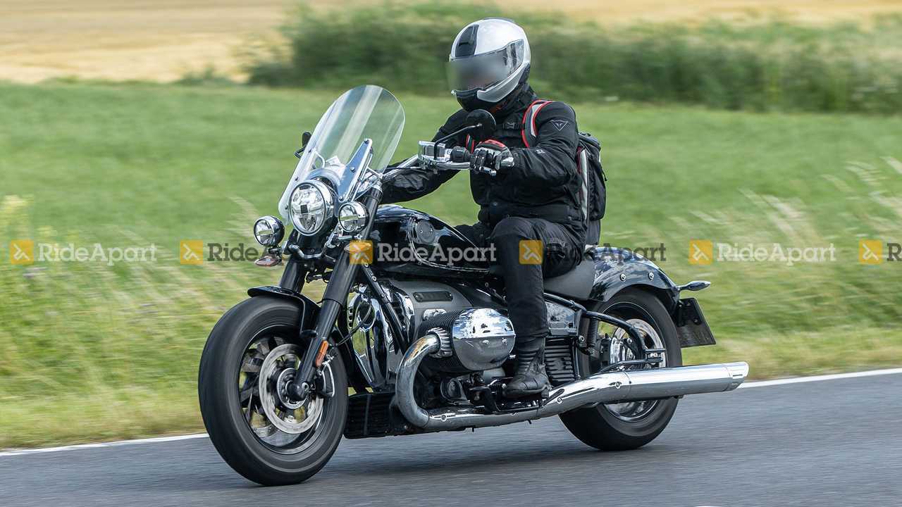 BMW R 18 Touring Spy Shots, 3/4 Left, Front