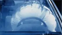 Vor 40 Jahren: Mercedes-Benz bringt Fahrerairbag und Gurtstraffer in die Serie