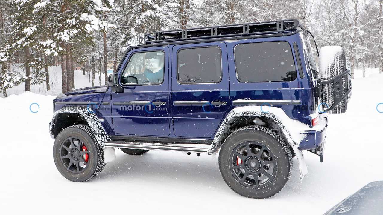 Mercedes G-Klasse 4x4² fast ungetarnt erwischt