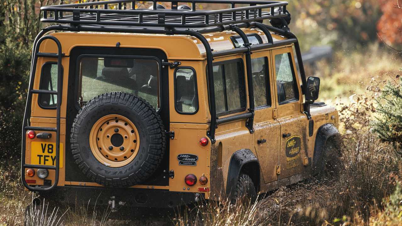 Land Rover Defender Works V8 Trophy 2021