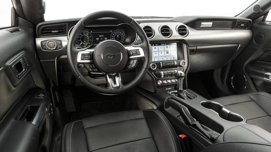 Comparativo - Ford Mustang GT vs. Chevrolet Camaro SS