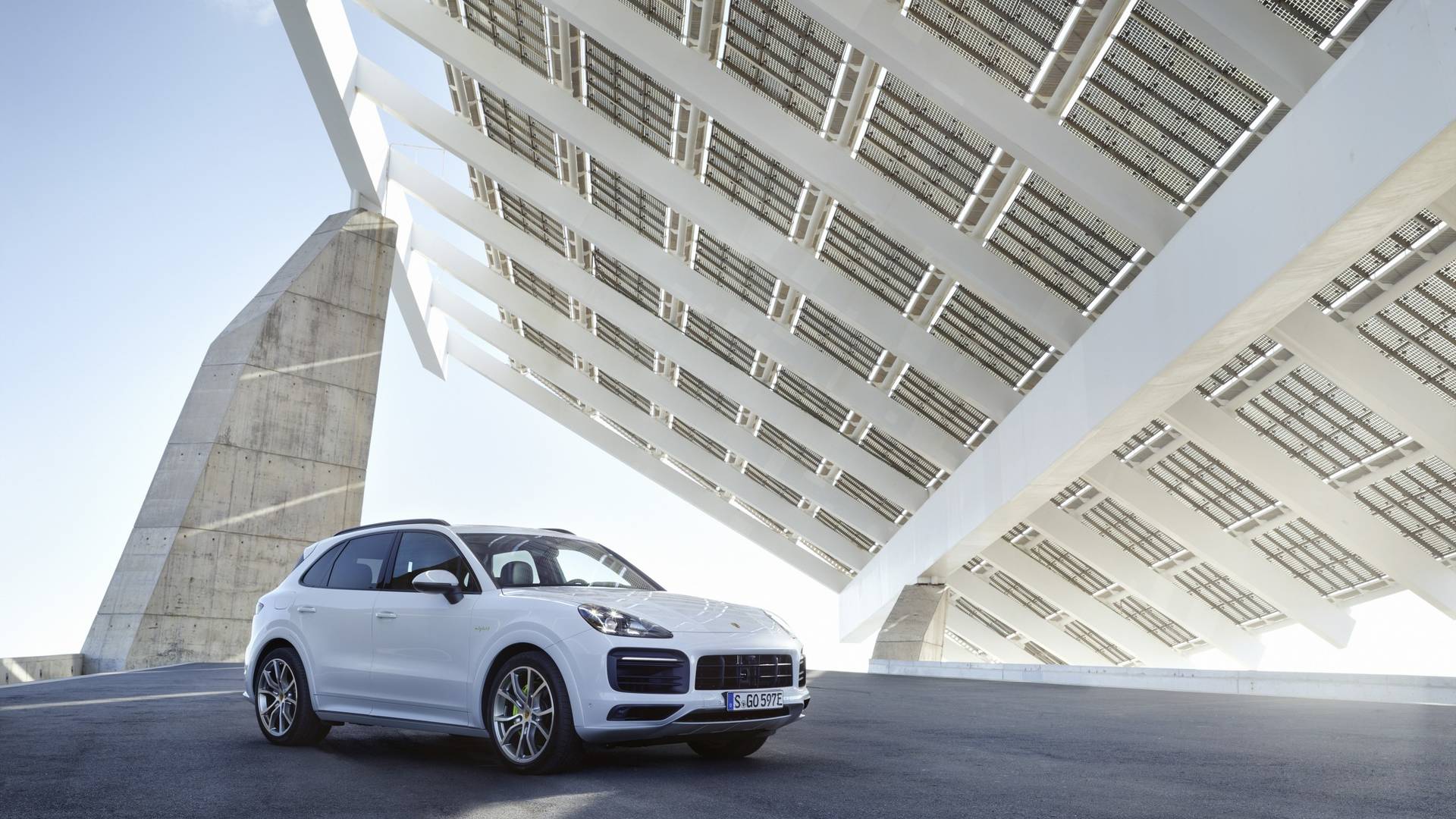 Porsche Cayenne EHybrid, sportiva con consumi da utilitaria