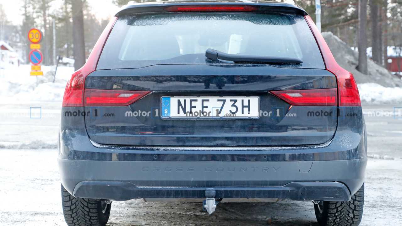 Volvo V90 Cross Country facelift fotos espía