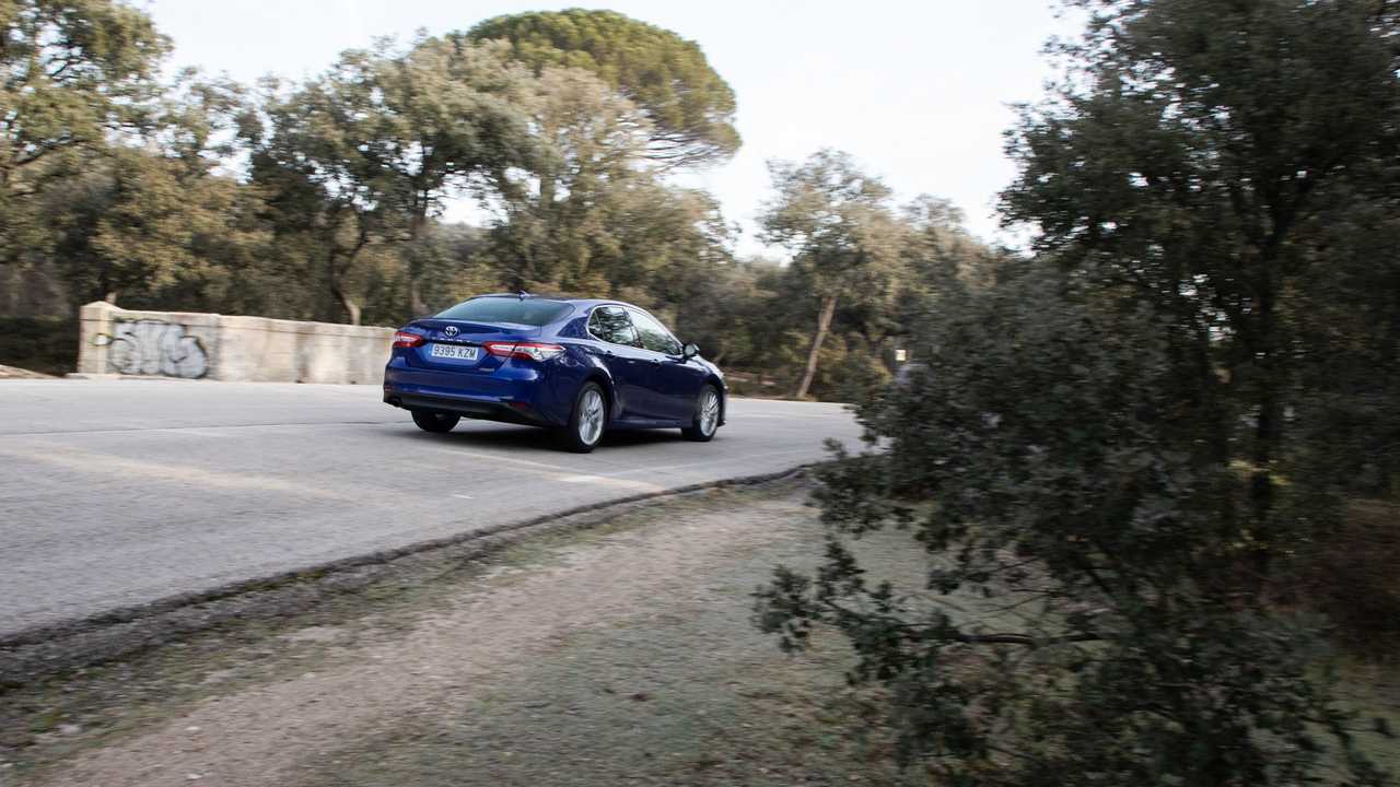 Toyota Camry Hybrid 220H, prueba