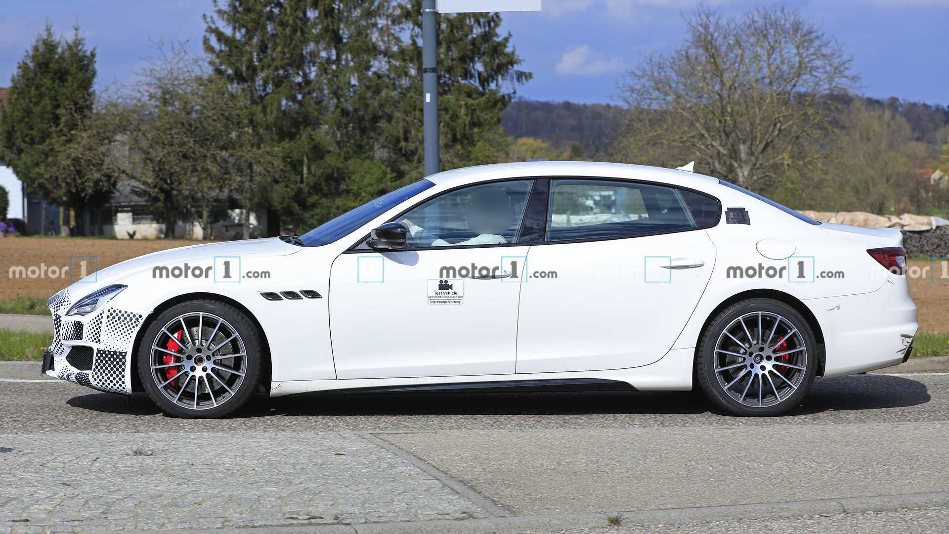 maserati-quttroporte-facelift-spy-photo.jpg