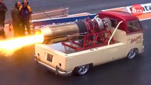 Furgoneta clásica de Volkswagen con motor de avión
