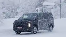 2018 Mitsubishi Delica spy photo