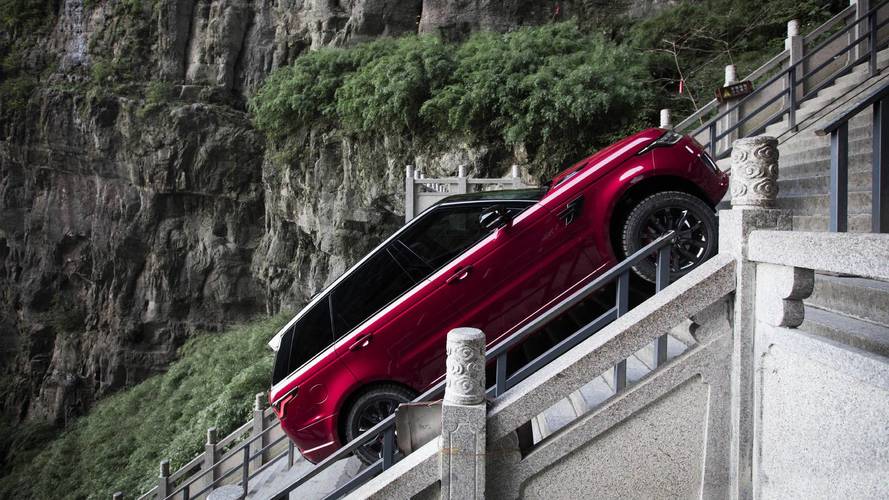Range Rover PHEV, Çin’de Cennet Kapısı’na tırmandı