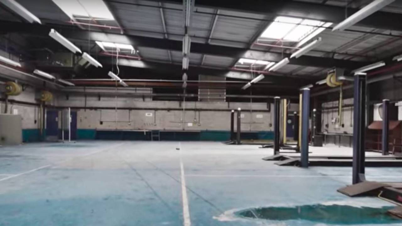 Terk edilmiş Ford fabrikasında bir gezintiye var mısınız?