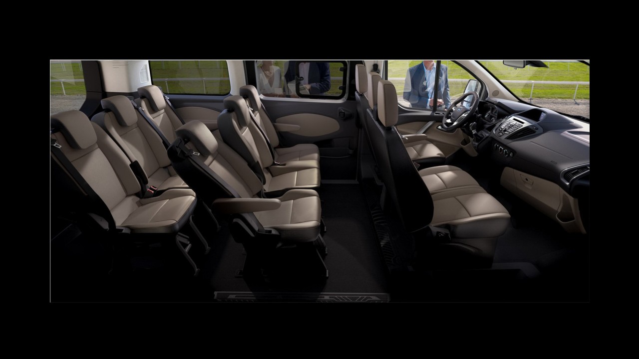 Ford apresenta versão de produção da van Tourneo Custom na Europa