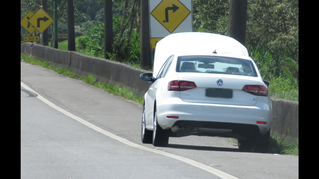 Flagra: pegamos o novo VW Jetta 1.4 TSI Flex de capô aberto!