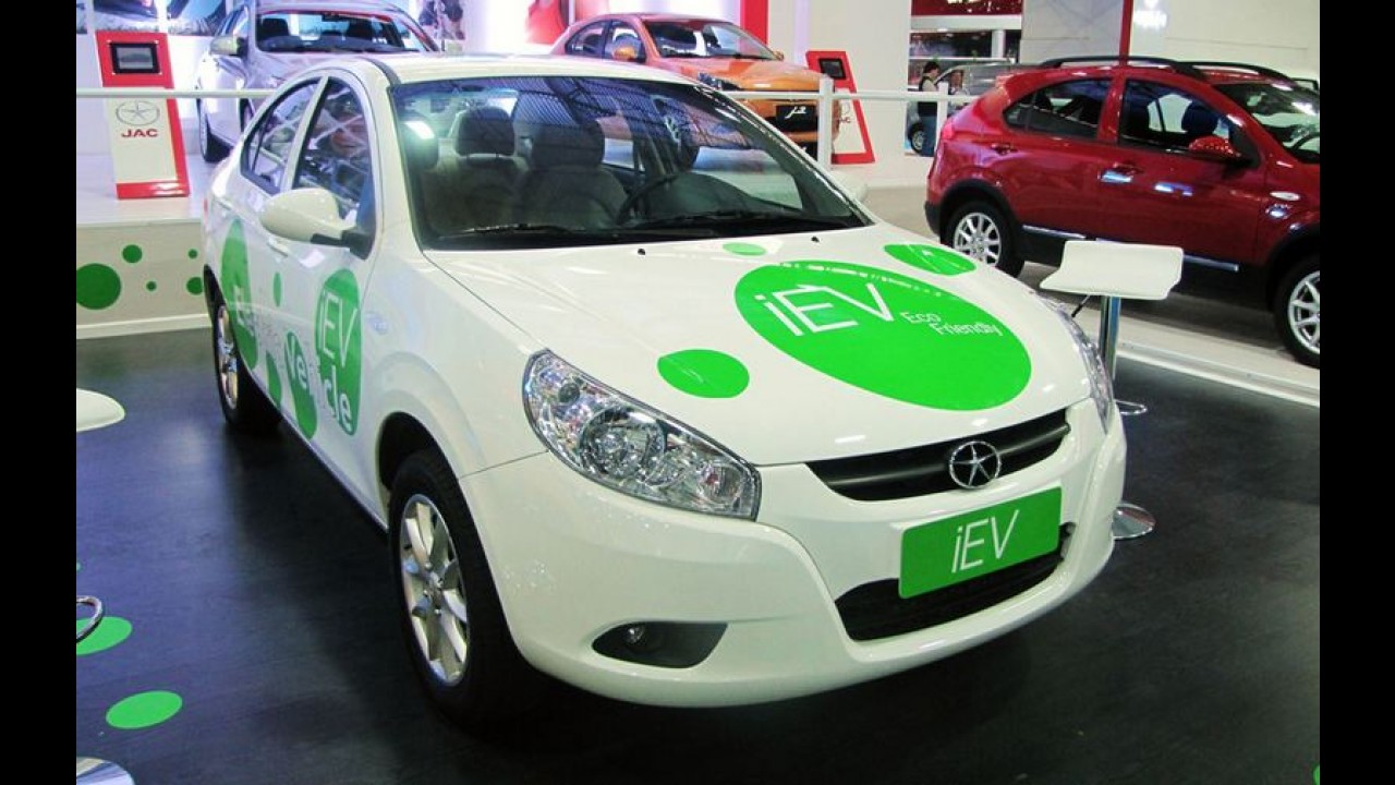 JAC J5 reestilizado estará no Salão do Automóvel - marca divulga outras novidades