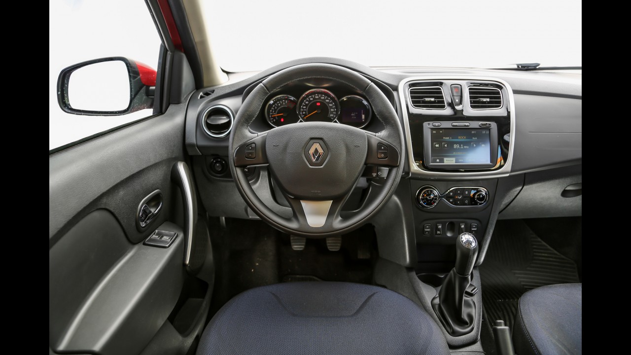 Teste CARPLACE: melhor no estilo, novo Sandero 1.6 peca pela mecânica antiga