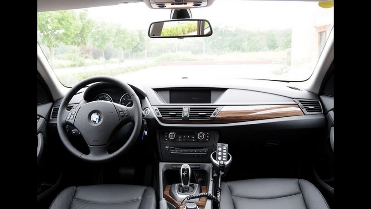BMW X1 vira carro de polícia na China