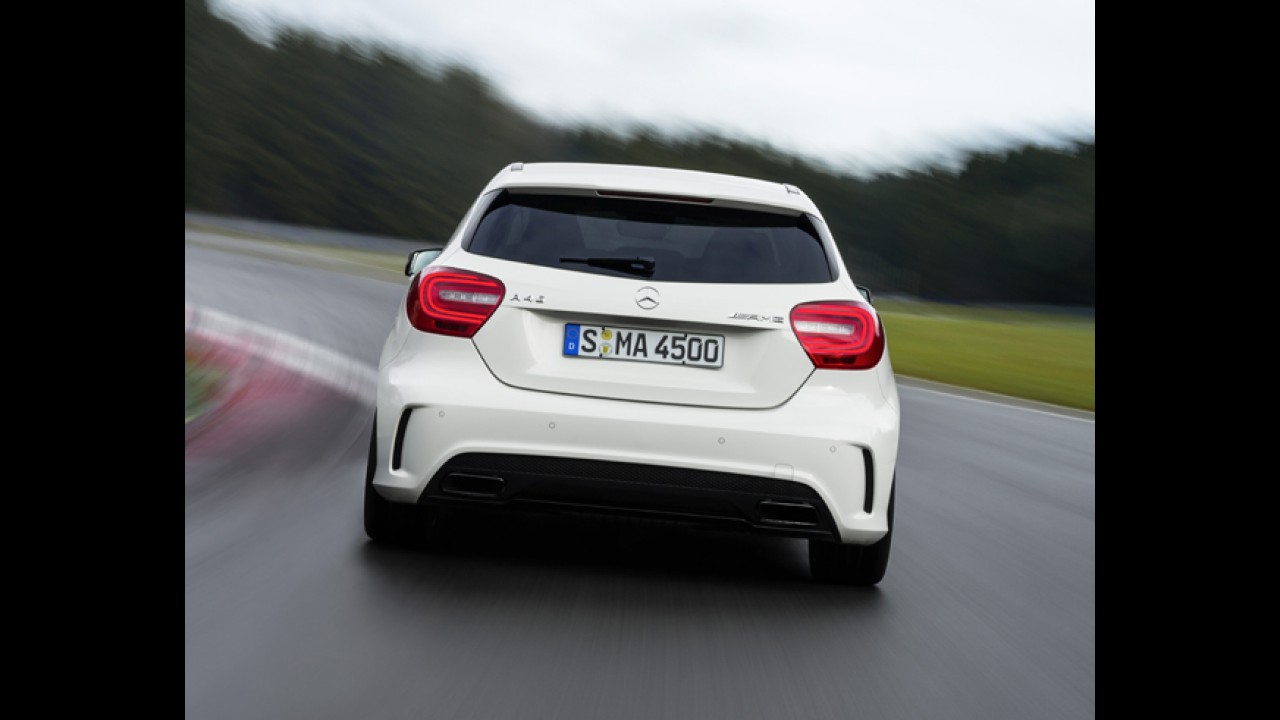 Vídeo: Mercedes-Benz Classe A 45 AMG nas mãos de Lewis Hamilton