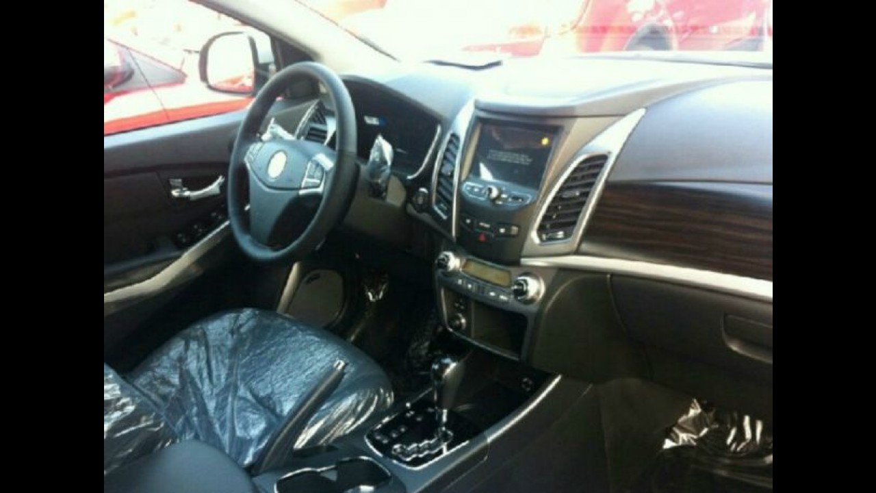 Ssangyong Korando 2014 é flagrado sem camuflagem