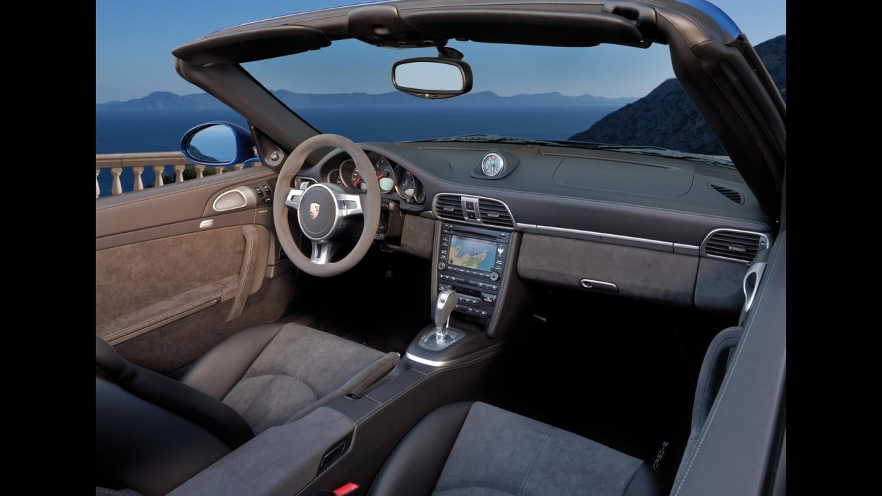 Porsche revela o 911 Carrera 4 GTS 2012