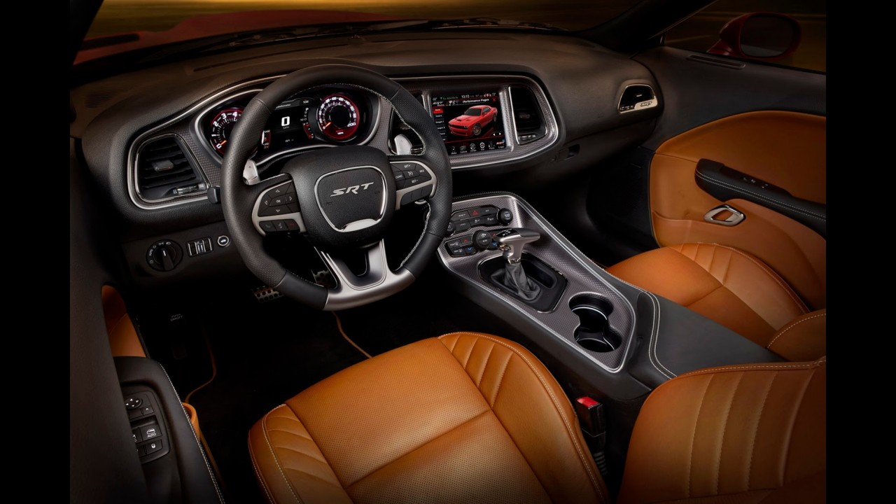 Challenger SRT 2015 é lançado com V8 mais potente da história da Chrysler