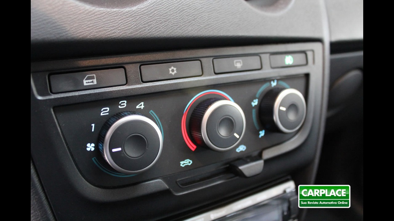 Garagem CARPLACE: Detalhes do acabamento do Chevrolet Celta LT - Fotos em HD