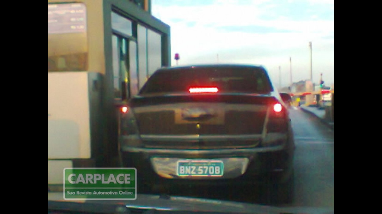 Leitor flagra Novo Chevrolet Cobalt com camuflagem mais leve