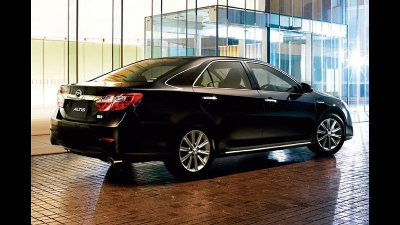 Daithatsu lança Altis Hybrid no Japão