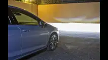 Opel Astra, il test dei fari intelligenti