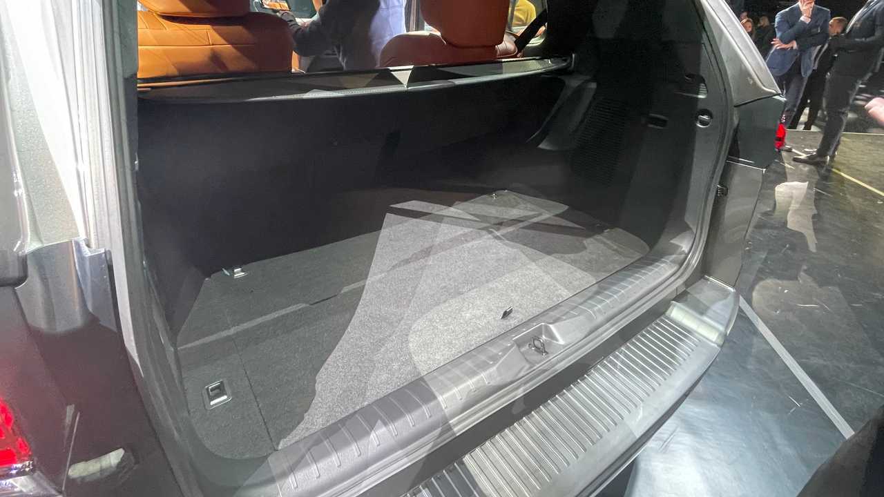Мировая премьера нового Lexus LX в Москве