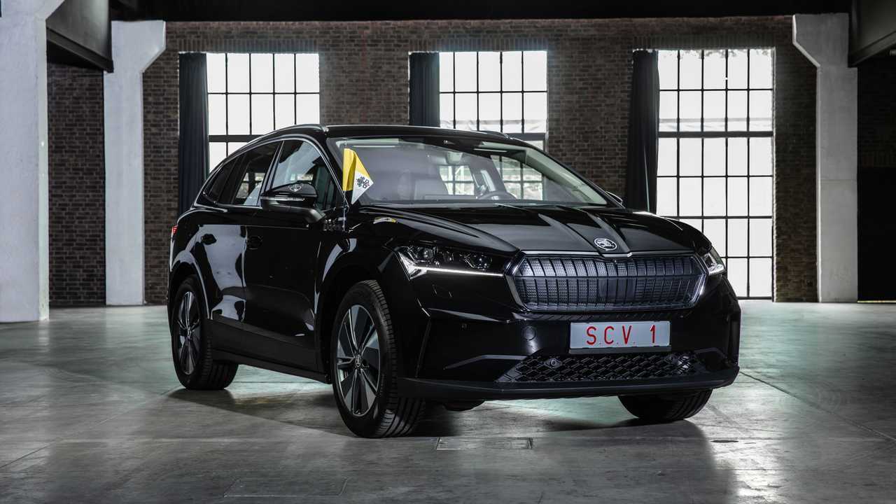 La speciale Skoda Enyaq iV per Papa Francesco