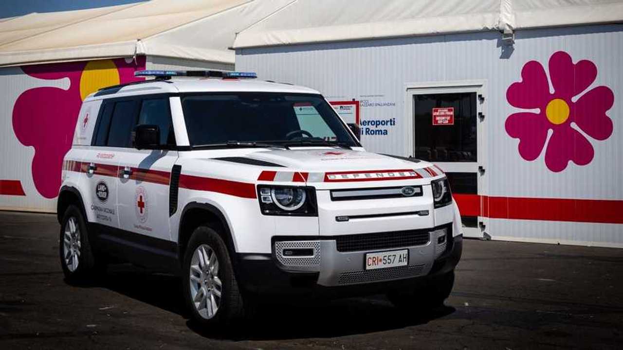 La Land Rover Defender Hard Top della Croce Rossa Italiana