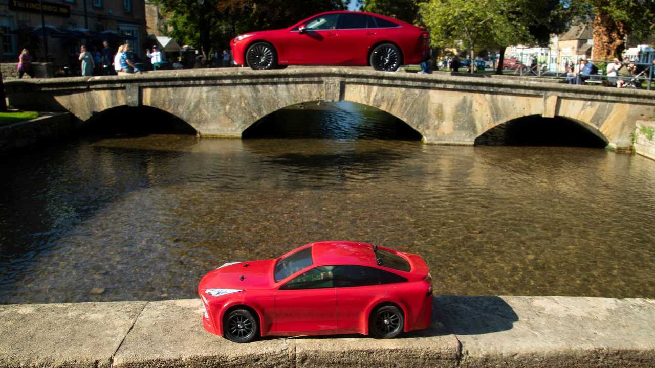 Toyota Mirai de radiocontrol a hidrógeno