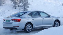 2019 Skoda Superb facelift spy photo