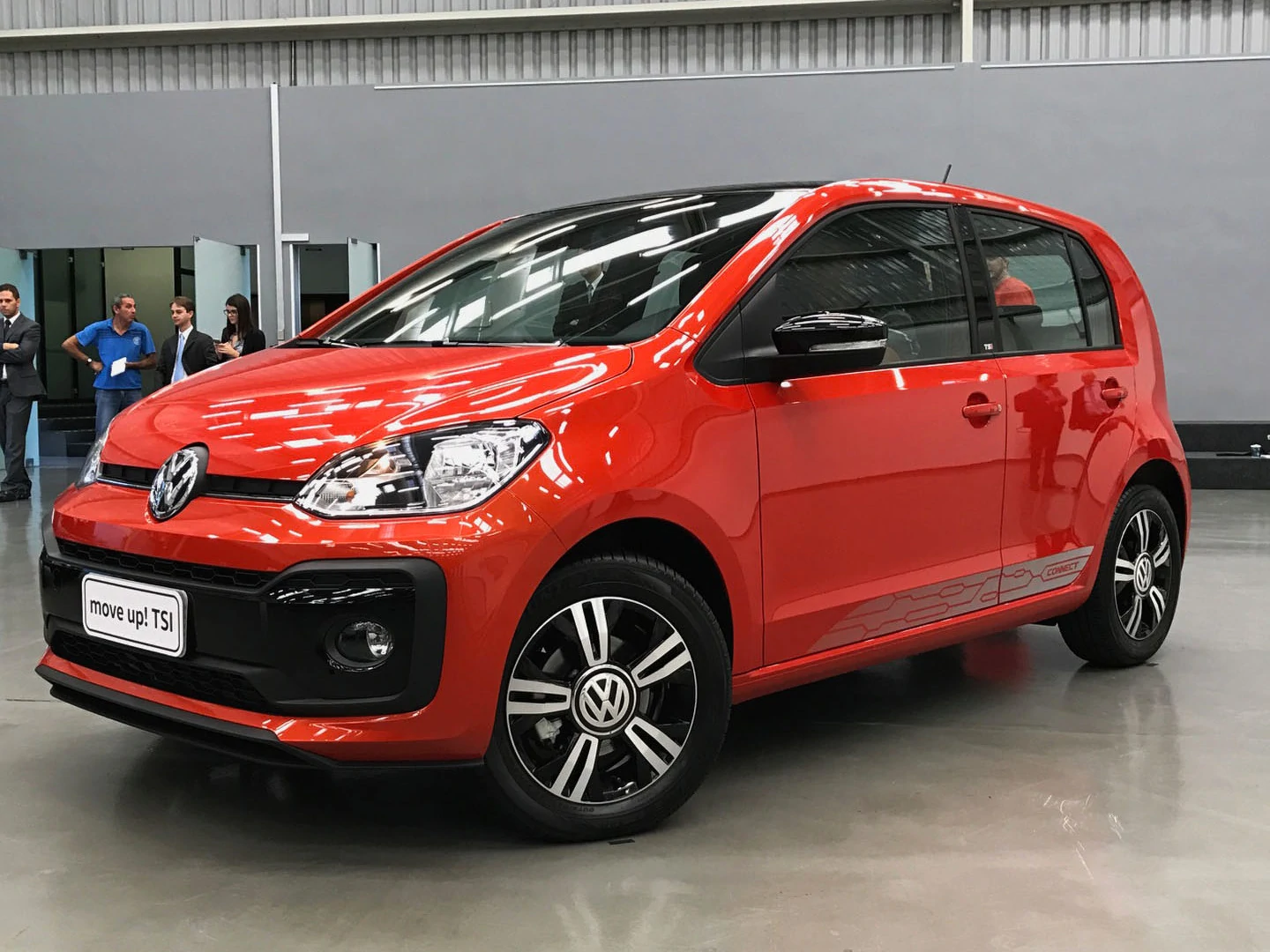 Novo VW up! 2018 atualiza estilo e ganha refinamento interno
