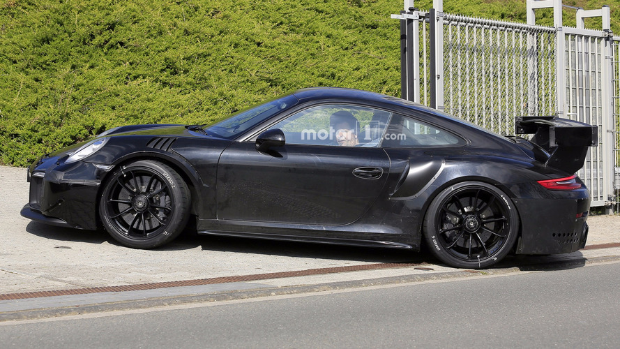 2018 Porsche 911 GT2 spy photo