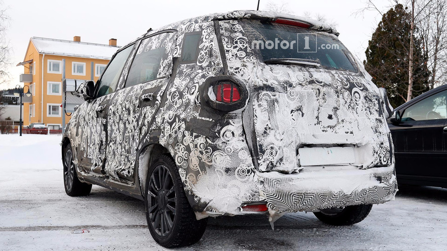 Makyajlı Fiat 500L casus fotoğrafları
