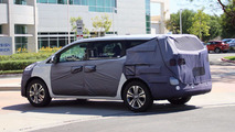 Kia Sedona Facelift Spied