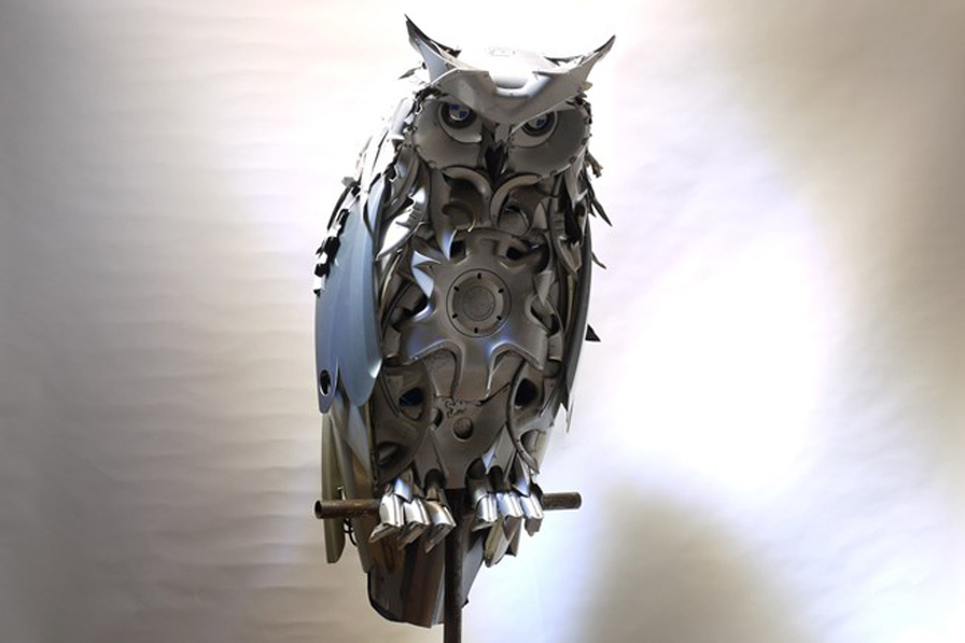 Artist Turns Hubcaps into Amazing Animal Sculptures