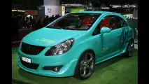 Kleiner Opel mit viel Gas