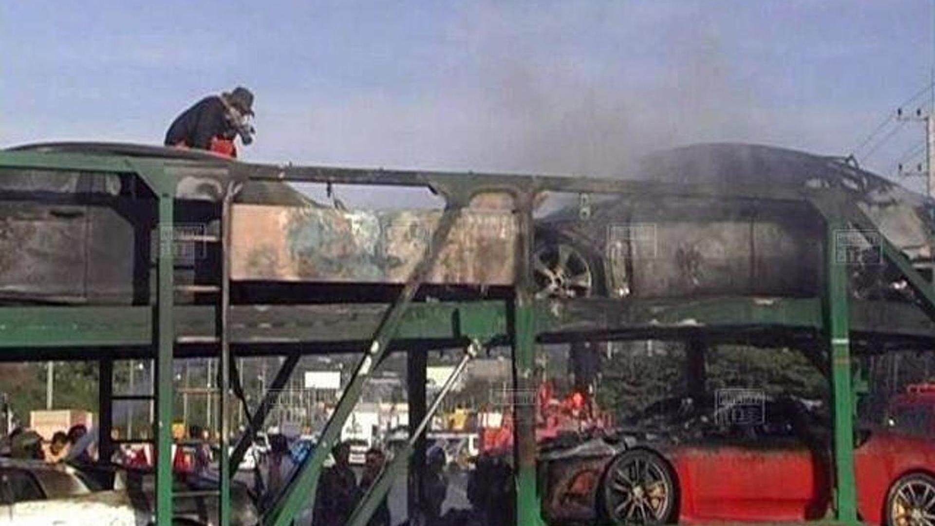 https://cdn.motor1.com/images/mgl/O0okL/s6/2013-385505-trailer-packed-with-supercars-burns-in-thailand-30-05-20131.jpg