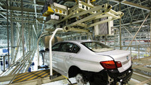 2011 BMW 5 Series sedan long wheelbase production, Shenyang Plant, Liaoning, China 31.03.2010