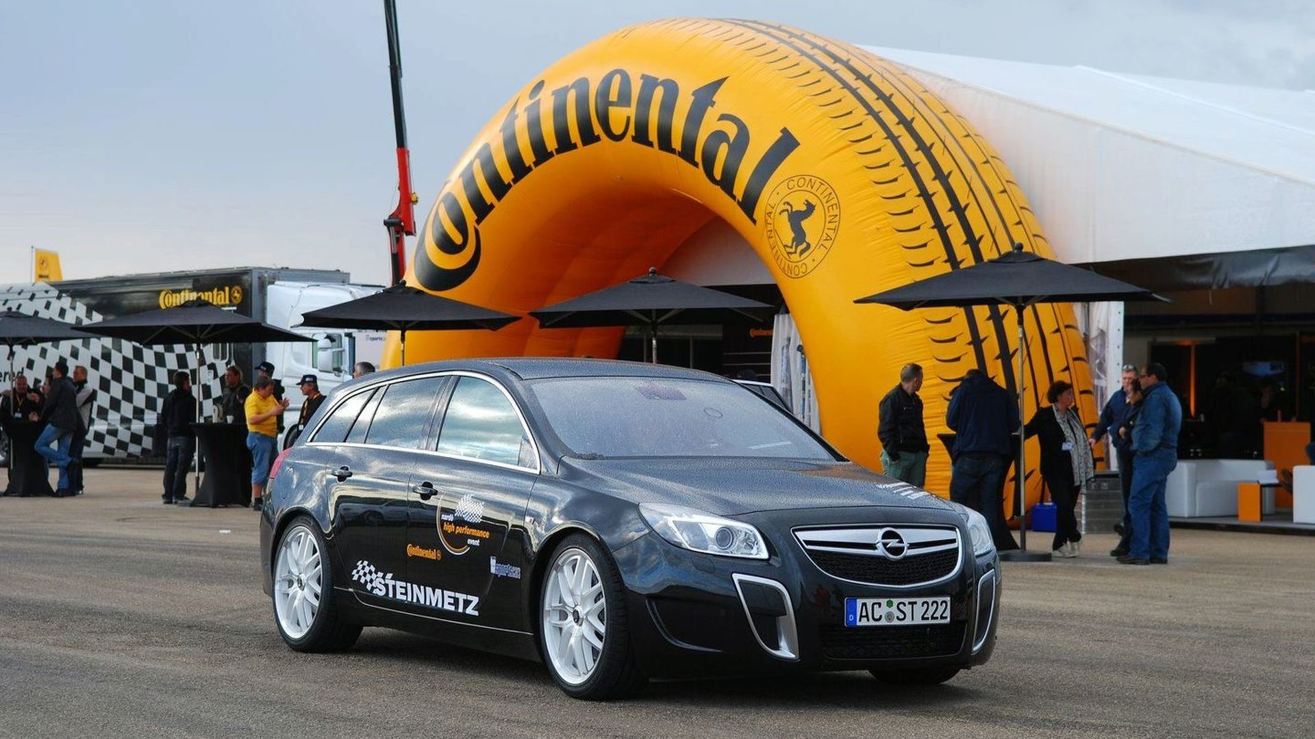 https://cdn.motor1.com/images/mgl/O1qAR/s6/2009-189647-steinmetz-opel-insignia-sports-tourer-opc-at-nardo-16001.jpg