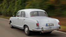 Zeitreise: Unterwegs im Mercedes 220 von 1955