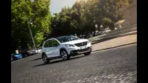 Peugeot 2008, la prova dell'Apple CarPlay