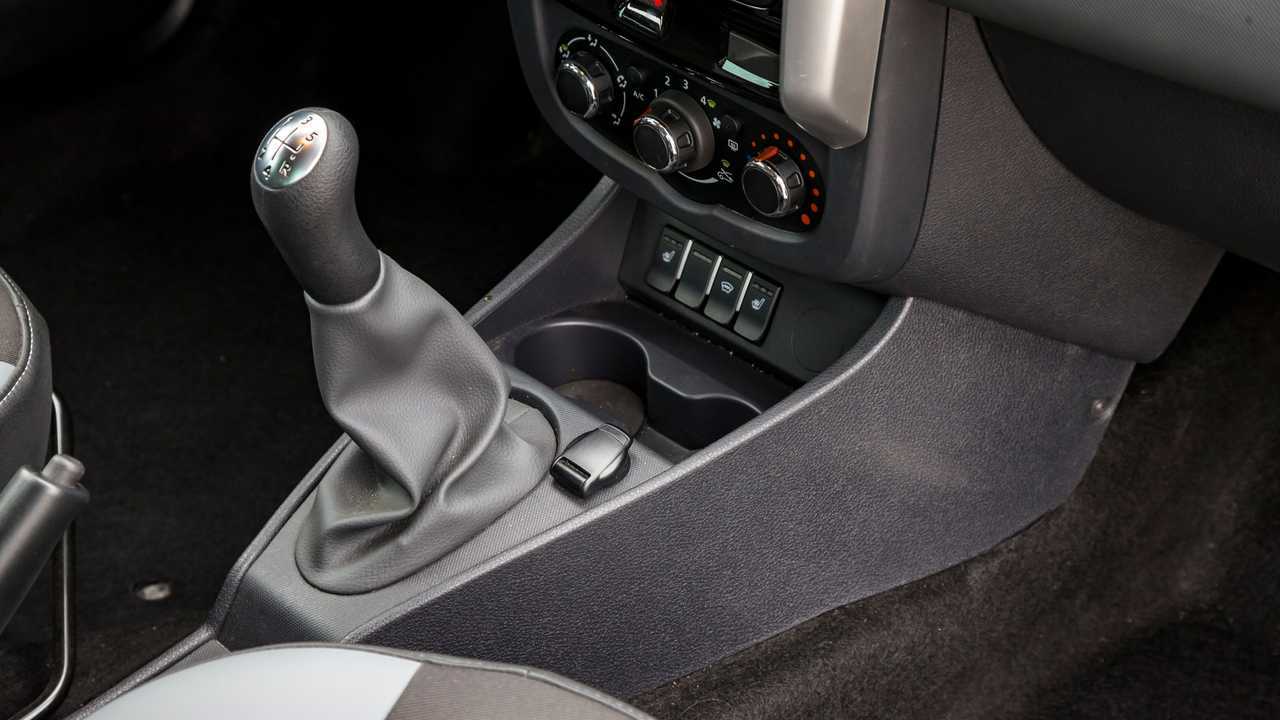 Lada Largus Cross, рычаг 5-ступенчатой механики