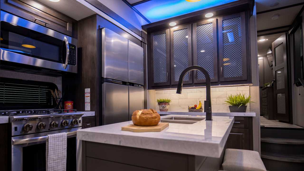 Grand Design Adventure caravana