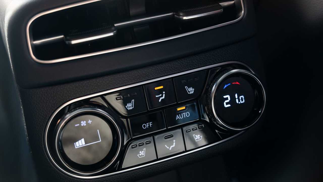 Genesis GV70, климатический блок на втором ряду